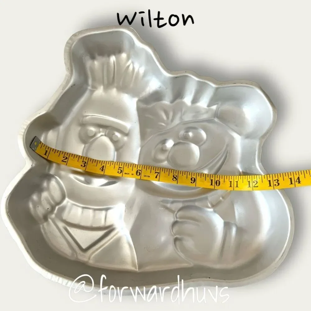 Wilton Vintage 1977 Burt & Ernie Cake Pan